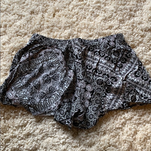 Pattern Shorts - Picture 4 of 4